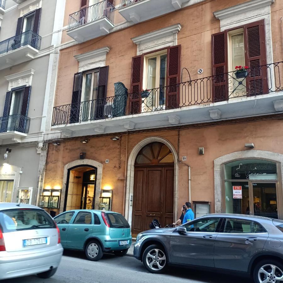 Dante Alighieri House Lägenhet Bari Exteriör bild